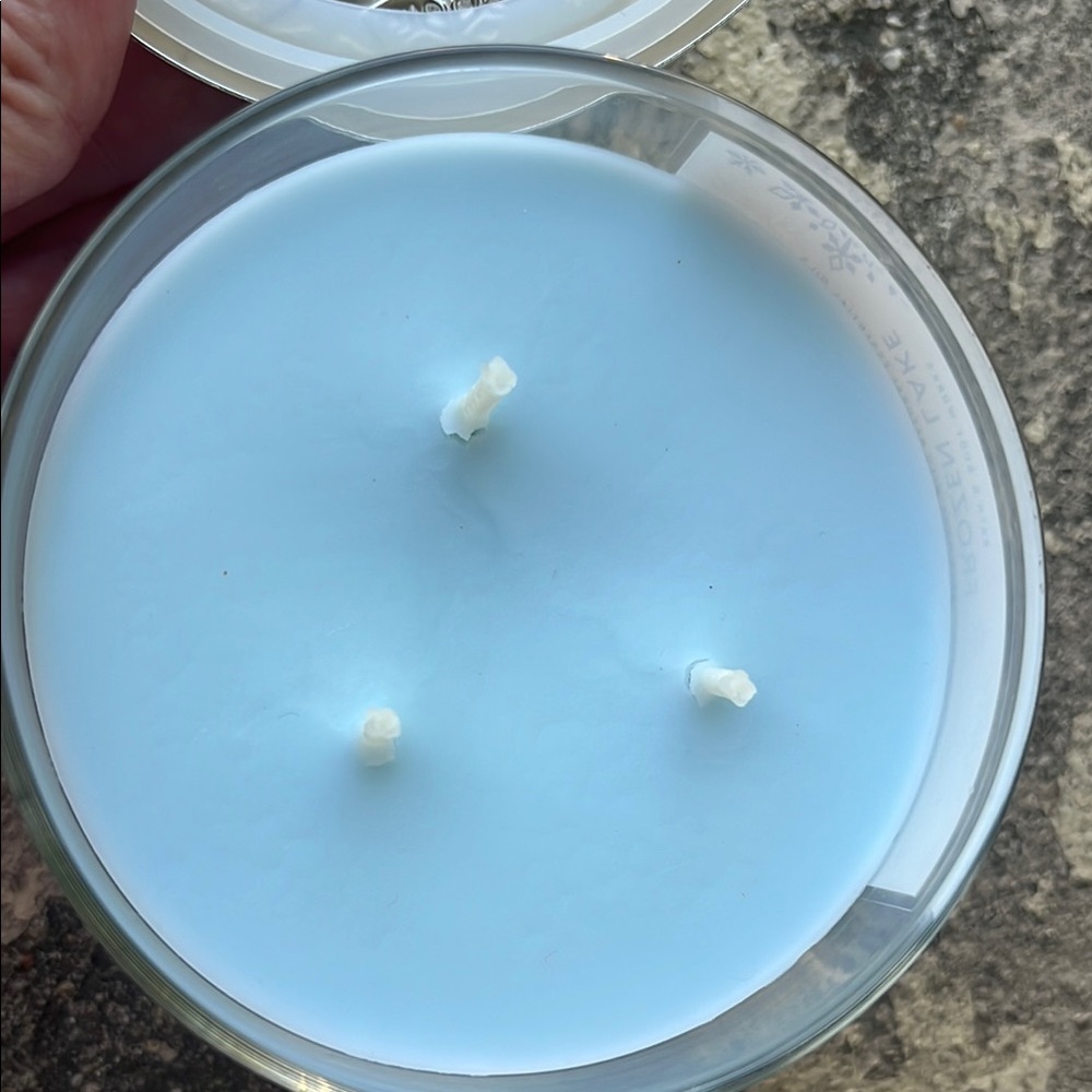 New Bath & Body Works Blue and Silver Candle Frozen Lake - Picture 8 of 10